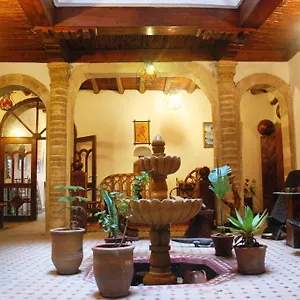 Caverne D'ali Baba As-Suwajra